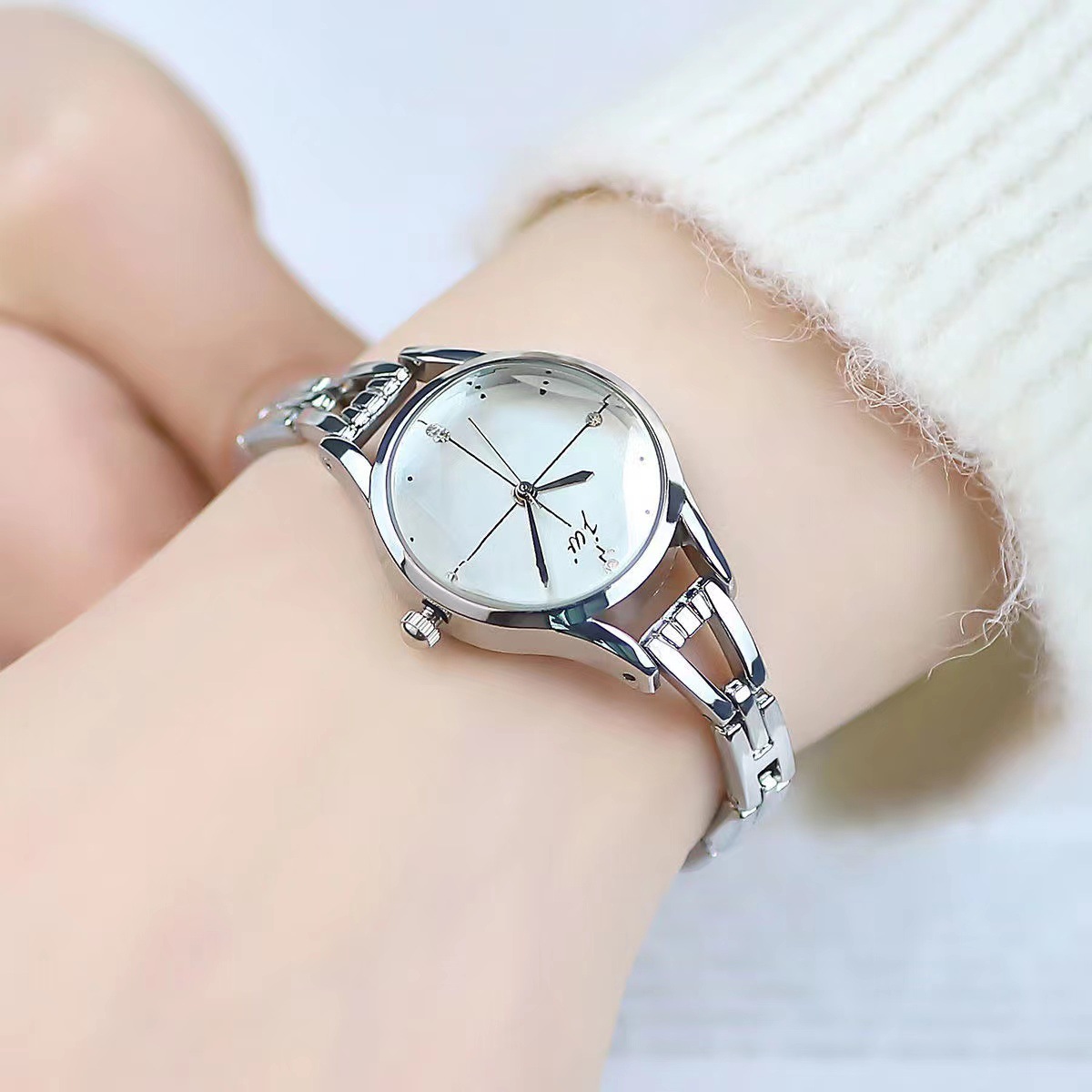 여성을위한 팔찌 시계 우아한 로즈 골드 숙녀 럭셔리 손 - Lux Watch 리뷰 및 가격